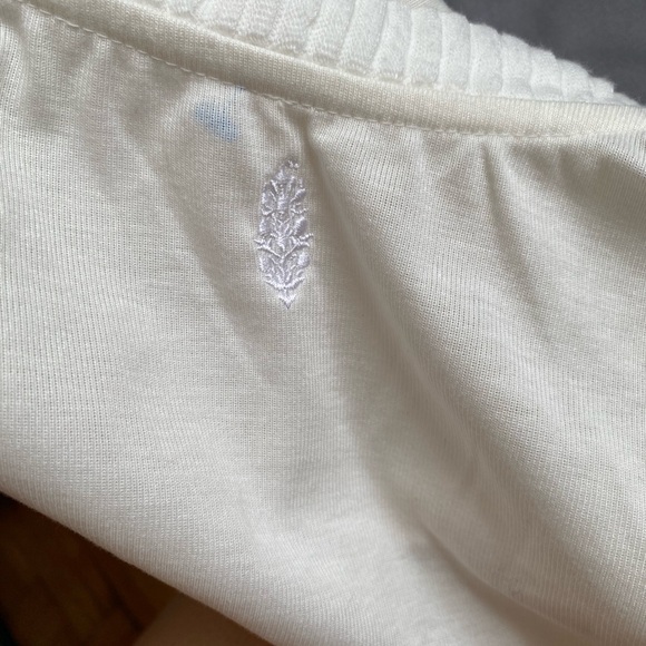Free People Movement oversized white top with a V-neck Size XS - Picture 4 of 9